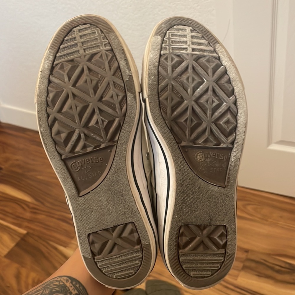 White converse - Picture 2 of 2